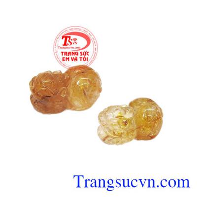 Cặp tỳ hưu thạch anh tóc đại cát mang lại sự thịnh vượng và tài lộc cho người dùng.