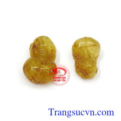 Cặp tỳ hưu thạch anh tóc vàng bình an là linh vật có tác dụng giải trừ tà khí, chiêu tài lộc, may mắn và bình an cho người đeo