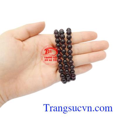 Đá Garnet giúp người đeo tạo ý chí trong cuộc sống, khơi dậy cảm giác vững tin và kiên định. Chuỗi Garnet thiên nhiên