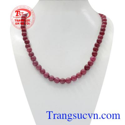 Chuỗi hạt đeo cổ Ruby được chế tác từ đá Ruby thiên nhiên chất lượng cao, màu đẹp mắt.