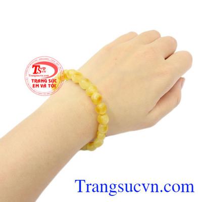 Chuỗi tay hổ phách tài lộc xinh xắn.