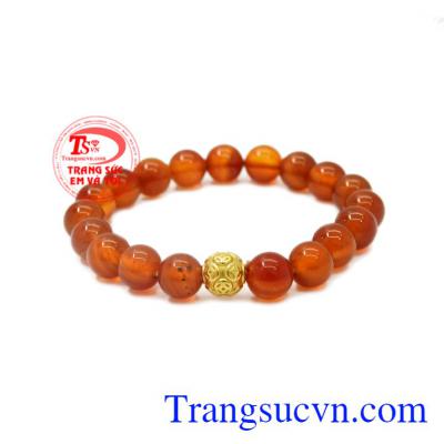 Chuỗi tay mã não kim tiền mang lại vẻ sang trọng cho người đeo.