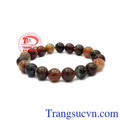 Chuỗi tay thạch anh tóc 10 ly như ý có thể kết hợp với nhiều kiểu trang phục.