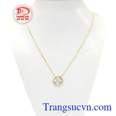 Dây chuyền nữ hoa vàng 10k Korea được nhập khẩu từ Hàn Quốc, với thiết kế tinh xảo, đẹp mắt.
