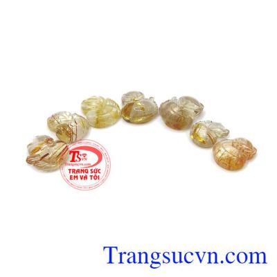 Thạch anh tóc thiên nhiên có tác dụng mang đến sự bình an, may mắn và tài lộc. Hồ ly thạch anh tóc đẹp