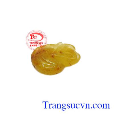 Sản phẩm hợp phong thủy mang lại nhiều may mắn và quyết định đúng đắn. Hồ ly thạch anh tóc thông thái