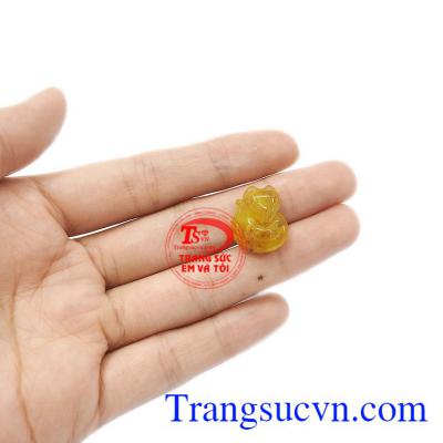 Mặt đá hồ ly có thể bọc vàng hoặc bạc để làm mặt dây, mặt nhẫn. Hồ ly thạch anh tóc thông thái