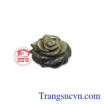 Hoa hồng sapphir vĩnh cửu biểu tượng cho tình yêu của bạn và người ấy mãi mãi không hề phôi phai. 