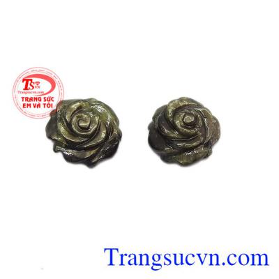 Hoa hồng sapphir vĩnh cửu có thể làm mặt dây hoặc mặt nhẫn. 