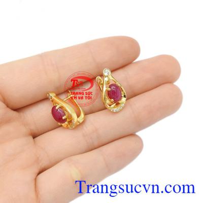 Hoa tai Ruby vàng 14k sang trọng.