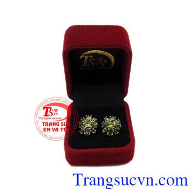 Sản phẩm bảo hành uy tín, giao hàng toàn quốc. Hoa tai sapphir quý phái.