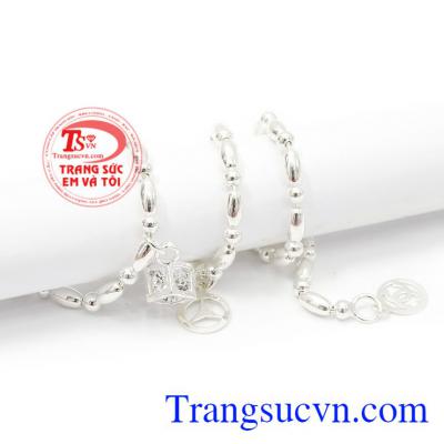 Quà tặng ý nghĩa dành tặng người thân và bạn bè. Lắc chân bạc độc đáo