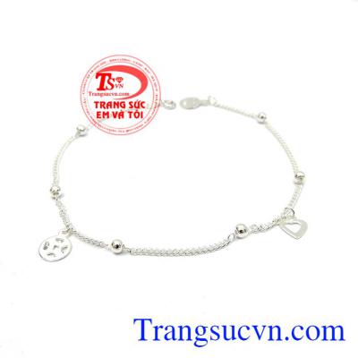 Lắc chân bạc hạnh phúc