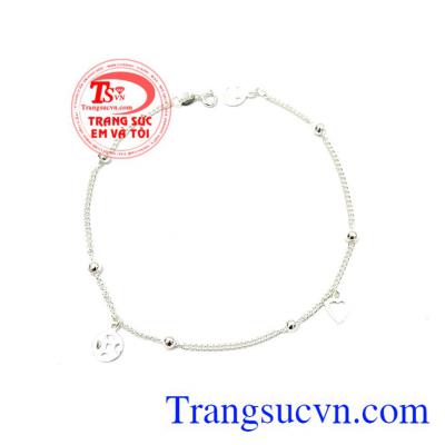 Lắc chân bạc hạnh phúc được thiết kế vô cùng tinh tế và nhẹ nhàng cho bạn gái luôn thoải mái khi sử dụng. 