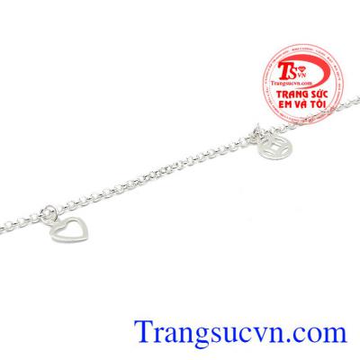 Lắc chân bạc nữ đáng yêu mang phong cách dịu dàng, tinh tế và nữ tính. 