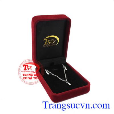 Lắc chân vừa có tác dụng làm đẹp vừa bảo vệ sức khỏe. Lắc chân bạc nữ xinh đẹp.