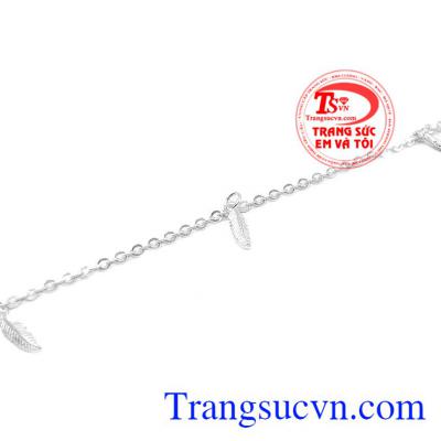 Thiết kế đẹp, dễ dàng kết hợp cùng các trang phục khác nhau. Lắc chân bạc nữ xinh đẹp