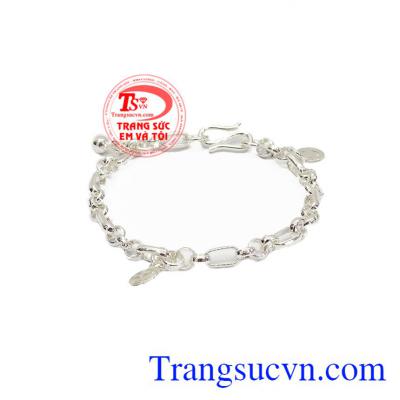 Lắc tay bạc cho bé xinh xắn lắc bạc đáng yêu, tránh gió, kỵ tà ma cho trẻ, giúp các bậc phụ huynh yên tâm cho bé thoải mái vui chơi,Lắc tay bạc cho bé xinh xắn