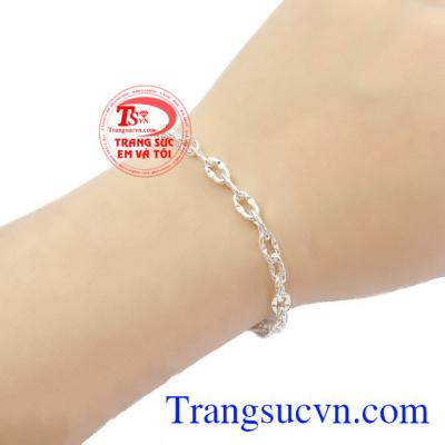 Sản phẩm thiết kế nhỏ dẹp, chỉnh size tùy ý nên được các bố mẹ rất ưa chuộng,Lắc tay bạc cho bé yêu