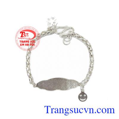 Lắc bạc có thể tránh gió tốt cho bé yêu khi ra đường ,được các bậc bố mẹ ưa chuộng,Lắc tay bạc đẹp cho bé