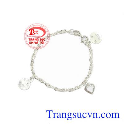 Sản phẩm thích hợp với cả bé trai lẫn bé gái nhiều độ tuổi,Lắc tay bạc mềm cho bé