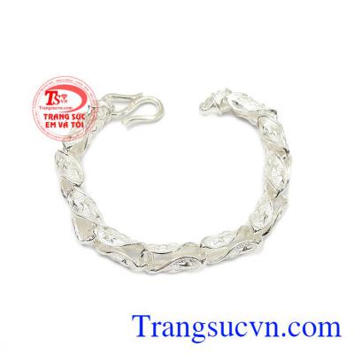 Lắc tay bạc nam độc đáo.