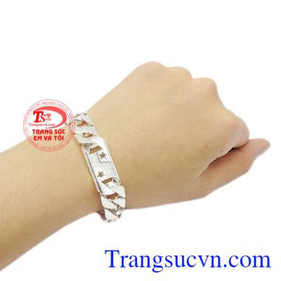 Đây chính là món quà thích hợp dành tặng cho người thân và bạn bè của bạn. Lắc tay bạc nam mạnh mẽ.