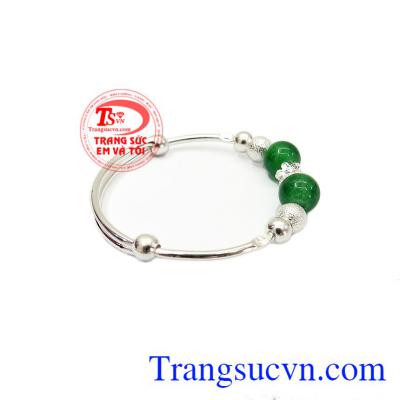 Với thiết kế dễ thương, nhỏ nhắn sản phẩm được rất nhiều khách hàng ưa chuộng,Lắc tay bạc trẻ em đáng yêu