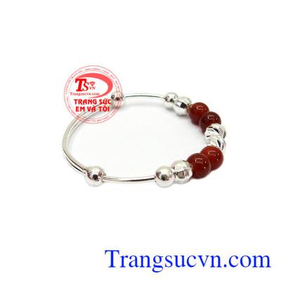 tay bạc trẻ em xinh xắn kiểu dáng độc đáo, mới lạ, phù hợp đeo tay cho bé yêu, là món quà cho bé vào những dịp ý nghĩa,Lắc tay bạc trẻ em xinh xắn