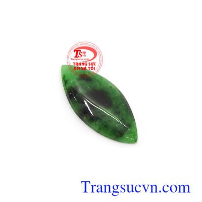 Mặt cẩm thạch đại cát đại lộc chứa nguồn năng lượng dồi dào, có tác dụng giải trừ tà khí, mang lại bình an, may mắn và thịnh vượng cho người đeo