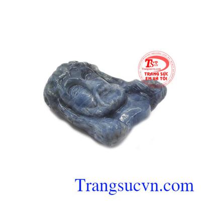 Mặt Chúa Giê-su sapphir chạm khắc tinh tế, tỉ mỉ. 