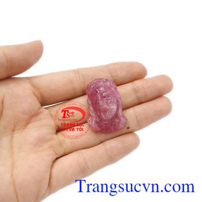 Mặt Chúa Giê-su yêu thương có thể kết hợp cùng vàng để làm mặt dây.