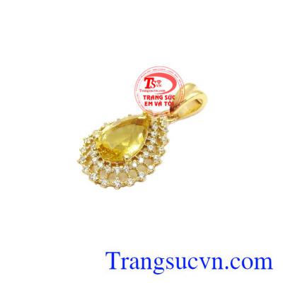 Mặt dây được gắn một viên đá chủ là đá màu nhiệm truyền năng lượng hồi sinh cho cơ thể, và ngược lại lấy đi năng lượng tiêu cực,Mặt dây Beryl vàng 14k