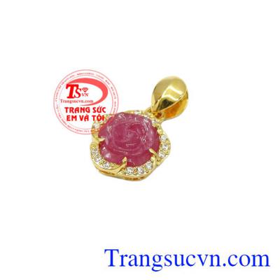 Mặt dây chuyền Ruby vàng 14k với chạm khắc hình bông hoa mang lại vẻ thanh lịch và sang trọng cho người sử dụng,Mặt dây chuyền Ruby vàng 14k