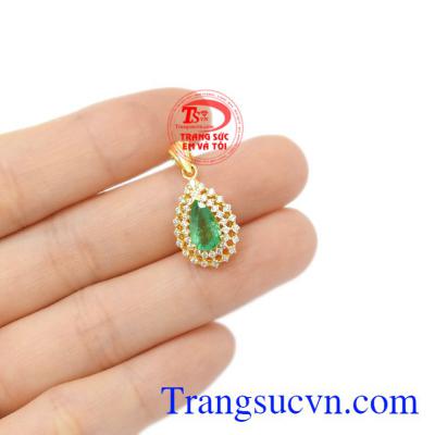 Mặt dây Emerald thiên nhiên màu sắc đẹp, tinh tế.