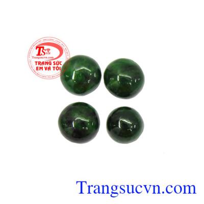 Mặt dây Jadeite đẹp may mắn.