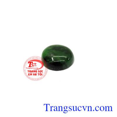 Người ta tin rằng đeo ngọc cẩm thạch như mặt dây chuyền ở gần tim hoặc đeo hoa tai có khả năng đem lại giấc ngủ sâu, không gặp phải ác mộng