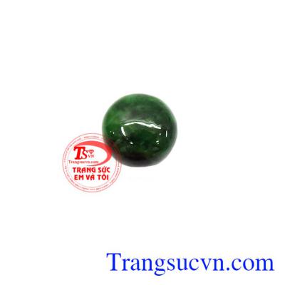 Mặt Dây Jadeite Thuận Lợi là loại đá mang màu xanh đầy sức sống, có khả năng đem lại tiền tài, may mắn và sức khỏe cho người đeo