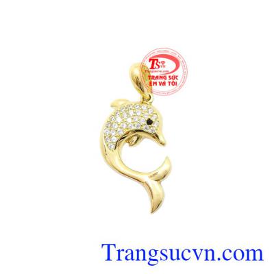 Mặt dây nữ cá vàng 10k Korea được nhập khẩu từ Hàn Quốc, hiện đang được nhiều người yêu thích.