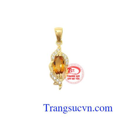 Mặt dây nữ thạch anh vàng đẹp được chế tác sang trọng, tinh tế, tỉ mỉ.