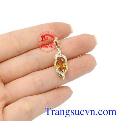 Mặt dây nữ thạch anh vàng đẹp sang trọng.