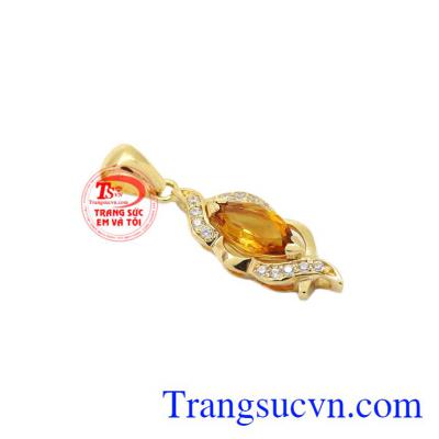 Mặt dây nữ thạch anh vàng đẹp phù hợp với những người sinh tháng 11 và những người mang mệnh Kim, Thổ.