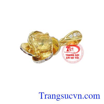 Mặt dây Opal Hoa Hồng được chế tác từ vàng 14k, bảo hành 12 tháng, giao hàng nhanh trên toàn quốc