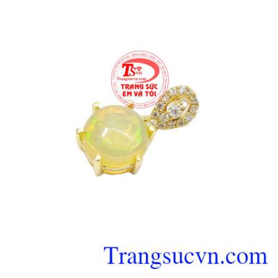 Opal ngày nay được xem là một món đồ trang sức có giá trị cao, nó biểu tượng cho niềm tin, hy vọng và sự thành đạt