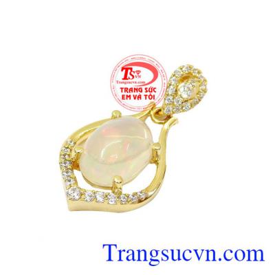 Mặt dây Opal may mắn được chế tác từ vàng 14k, bảo hành 12 tháng, giao hàng nhanh trên toàn quốc