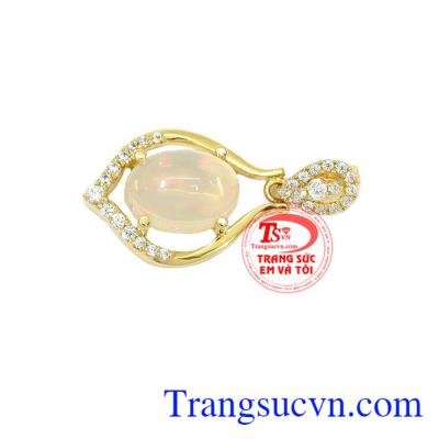 Khi đeo trang sức đá Opal nên có những suy nghĩ, cảm xúc tích cực, tránh để bản thân có những suy nghĩ, cảm xúc tiêu cực