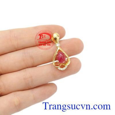 Mặt dây ruby sang trọng vàng 14k.