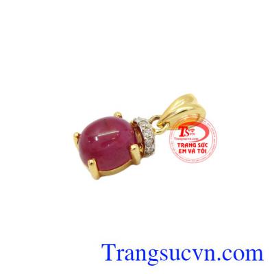 Mặt dây ruby vàng 14k khi kết hợp với dây chuyền vàng sẽ là món quà mà được nhiều phái đẹp yêu thích.