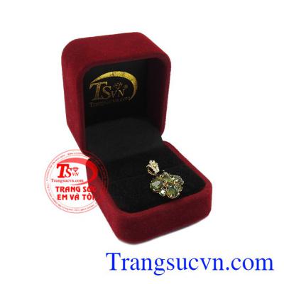 Sản phẩm hợp phong thủy, bảo hành uy tín, giao hàng toàn quốc. Mặt dây sapphir quý phái.