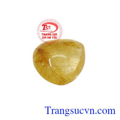 Thạch anh tóc vàng lưu giữ nguồn năng lượng tích cực của vũ trụ, trời đất, mang đến rất nhiều công dụng và ý nghĩa về mặt sức khỏe, phong thủy